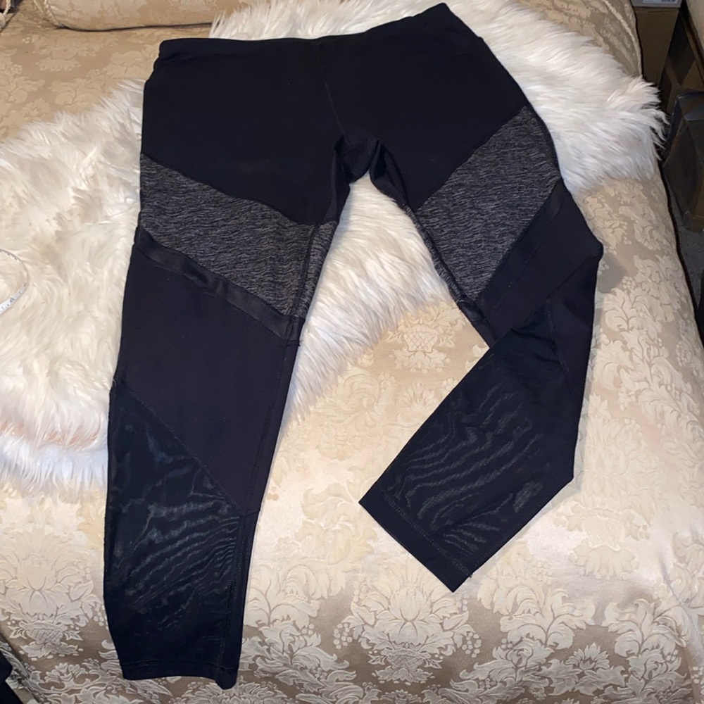 Yogalicious Black and Gray Leggings Size XL